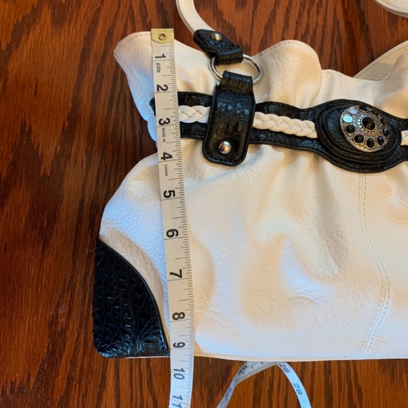 Black and White Leather Handbag with Silver-Toned Hardware - Picture 4 of 11